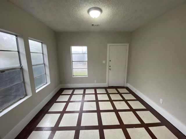 8213 E Erath Street, Houston, TX 77012