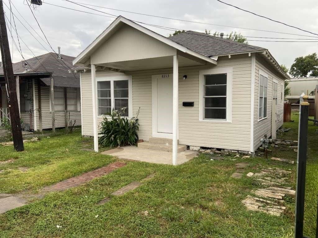 8213 E Erath Street, Houston, TX 77012