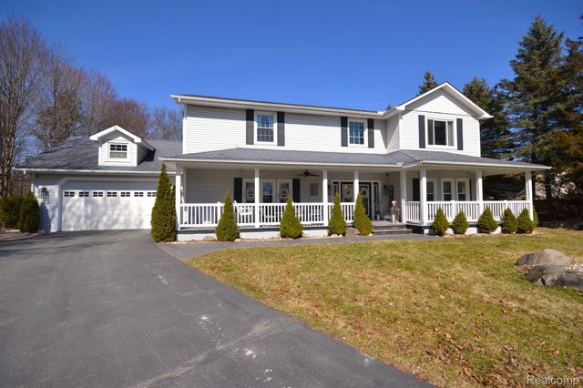 4072 W MAPLE Road, Wixom, MI 48393