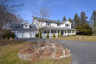 4072 W MAPLE Road, Wixom, MI 48393