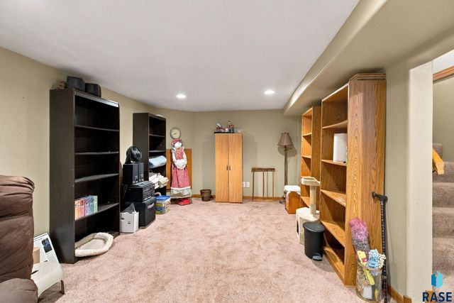 2111 E 11th St Street, Sioux Falls, SD 57103