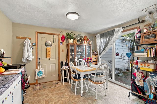 2111 E 11th St Street, Sioux Falls, SD 57103
