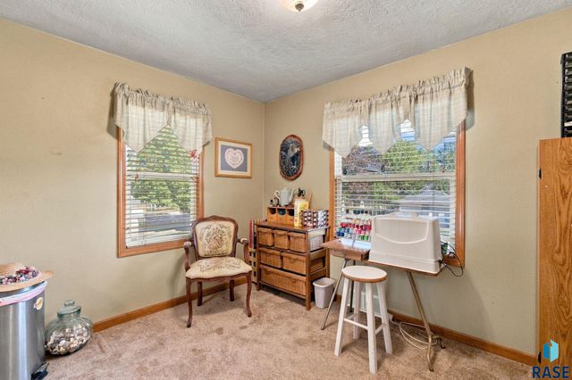 2111 E 11th St Street, Sioux Falls, SD 57103