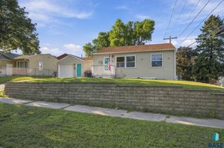 2111 E 11th St Street, Sioux Falls, SD 57103