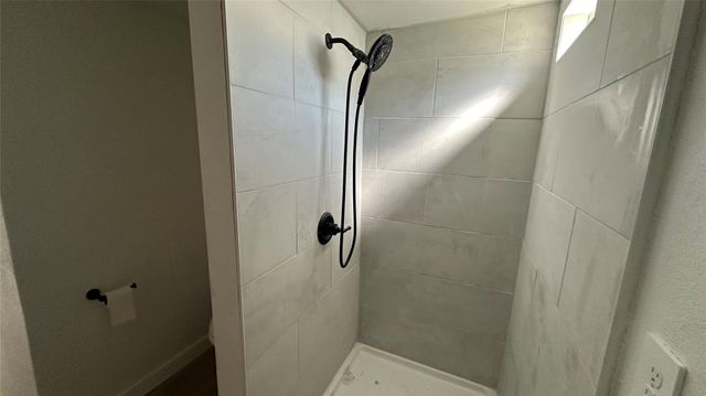 510 N Shirley Street 6, Alvin, TX 77511