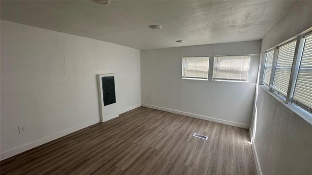 510 N Shirley Street 6, Alvin, TX 77511