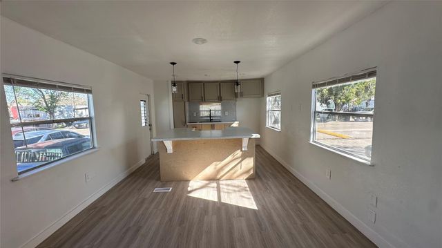 510 N Shirley Street 6, Alvin, TX 77511