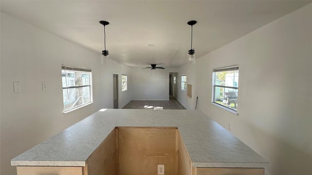 510 N Shirley Street 6, Alvin, TX 77511