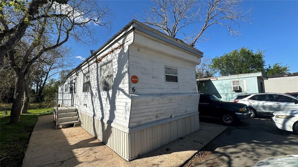 510 N Shirley Street 6, Alvin, TX 77511