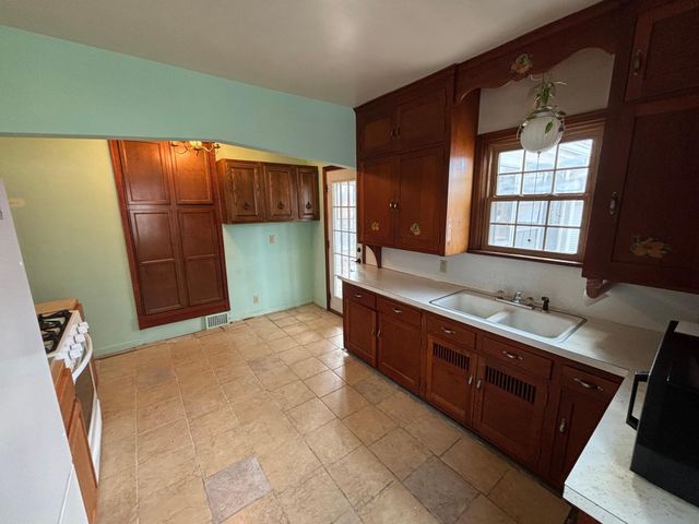 1108 California Avenue W, Saint Paul, MN 55108