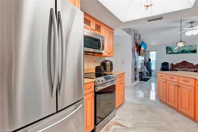 2216 SE 8th TER, Cape Coral, FL 33990