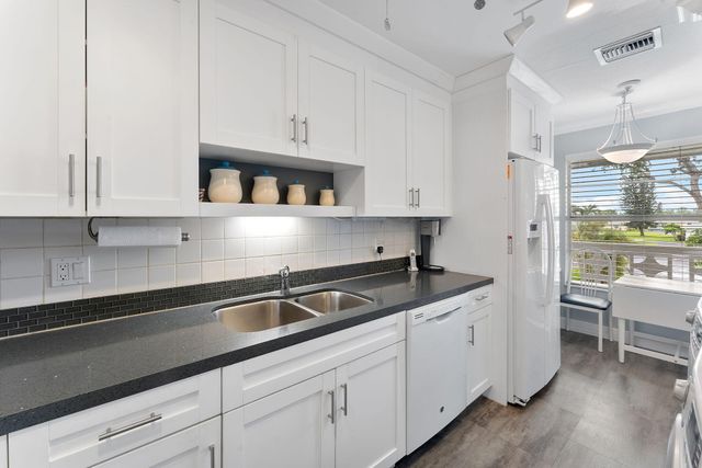 2401 DEL AIRE Boulevard 201, Delray Beach, FL 33445