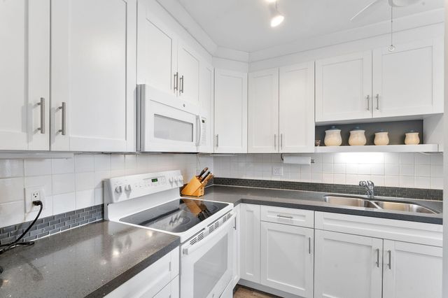 2401 DEL AIRE Boulevard 201, Delray Beach, FL 33445