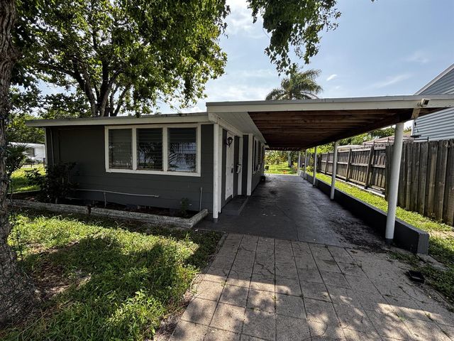 301 FLEMING Avenue, Greenacres, FL 33463