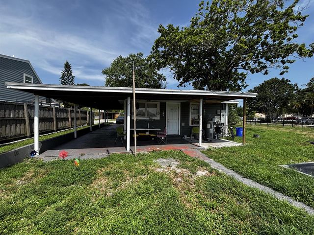301 FLEMING Avenue, Greenacres, FL 33463
