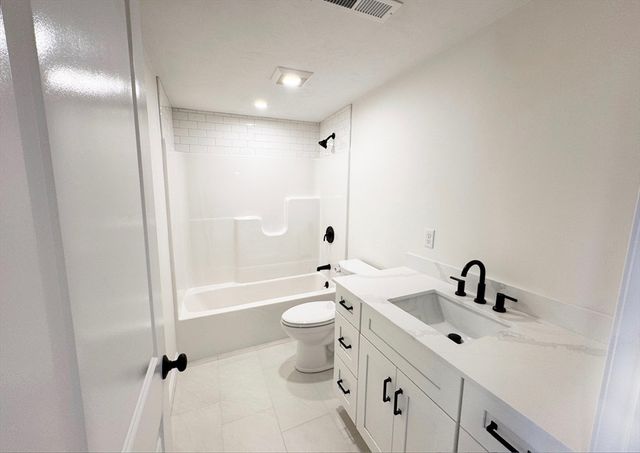 733 Monponsett St, Hanson, MA 02341