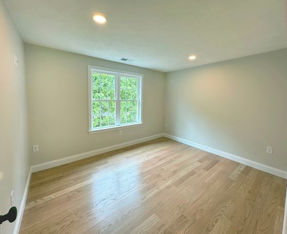 733 Monponsett St, Hanson, MA 02341