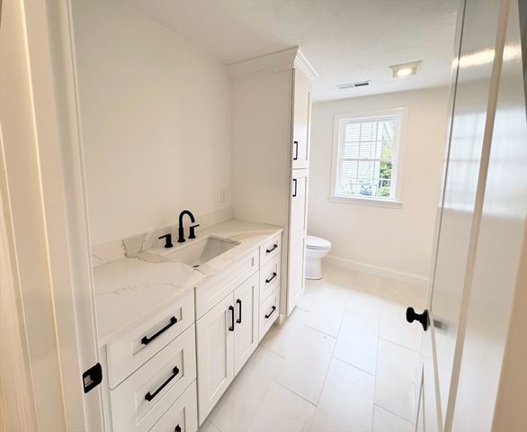 733 Monponsett St, Hanson, MA 02341