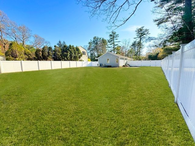 733 Monponsett St, Hanson, MA 02341