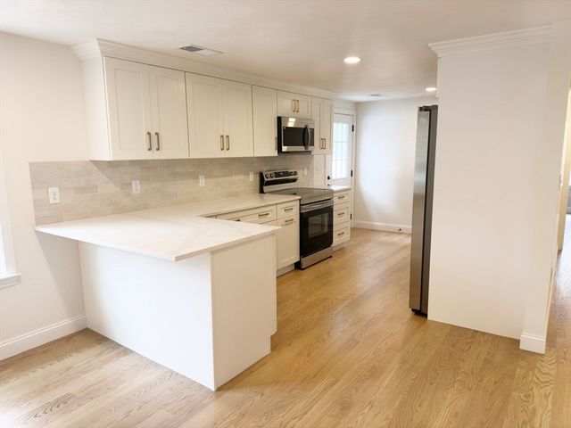 733 Monponsett St, Hanson, MA 02341