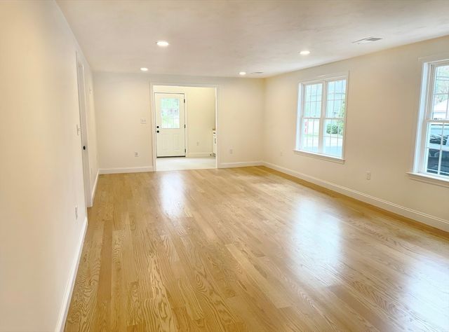 733 Monponsett St, Hanson, MA 02341