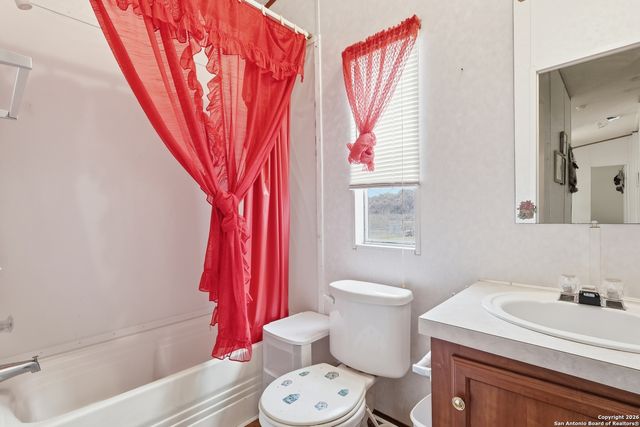 545 S lakeshore, Bandera, TX 78003