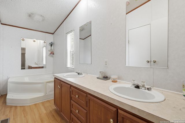 545 S lakeshore, Bandera, TX 78003