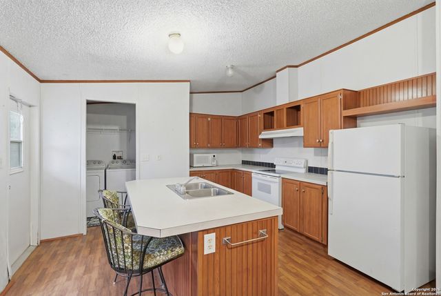 545 S lakeshore, Bandera, TX 78003