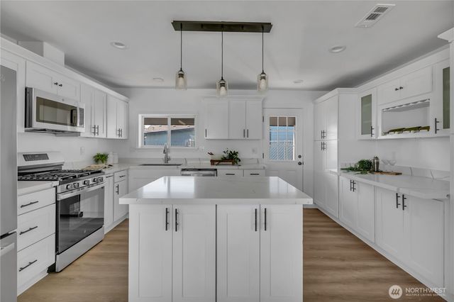 2516 S 70th Street, Tacoma, WA 98409