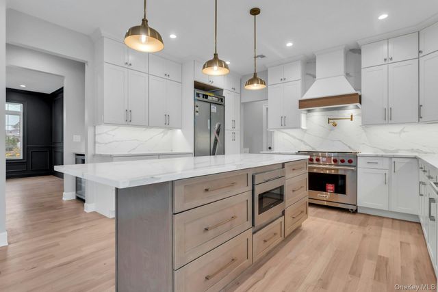 90 Grand Boulevard, Massapequa Park, NY 11762