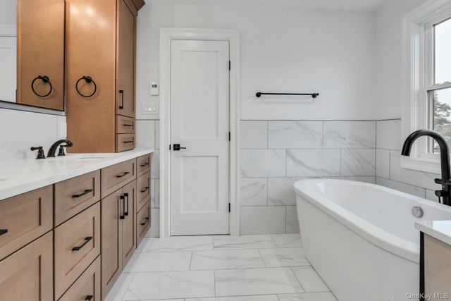 90 Grand Boulevard, Massapequa Park, NY 11762