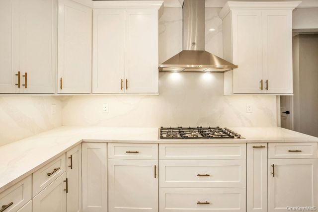 90 Grand Boulevard, Massapequa Park, NY 11762