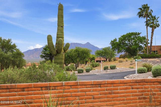 1072 W Camino Urbano, Green Valley, AZ 85622