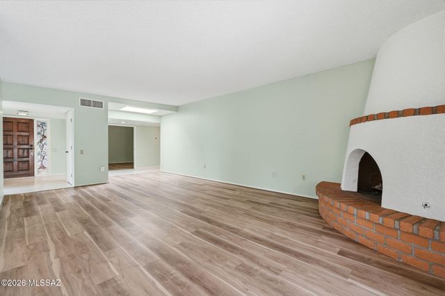 1072 W Camino Urbano, Green Valley, AZ 85622