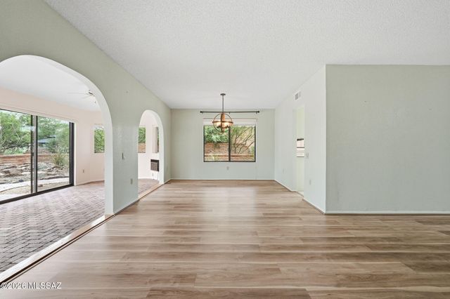 1072 W Camino Urbano, Green Valley, AZ 85622