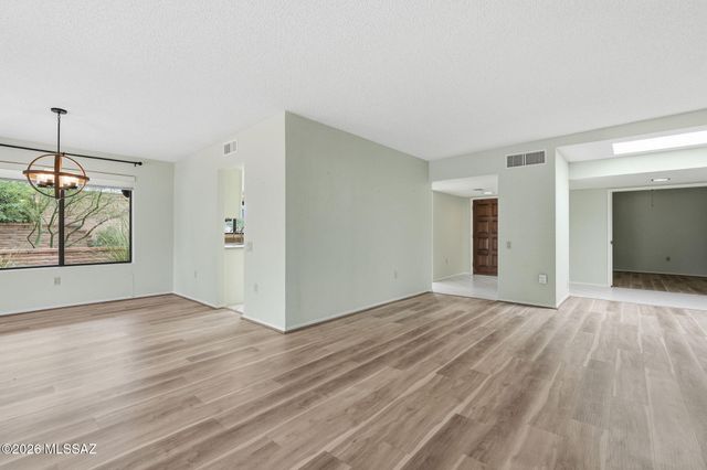 1072 W Camino Urbano, Green Valley, AZ 85622