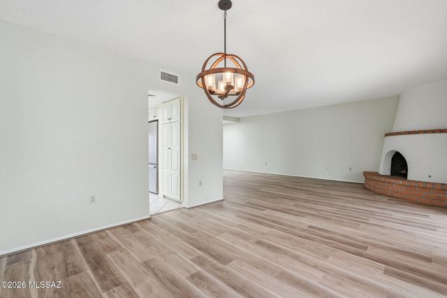 1072 W Camino Urbano, Green Valley, AZ 85622