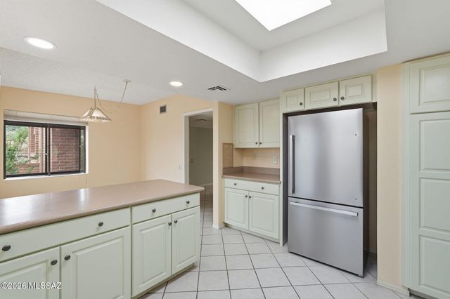 1072 W Camino Urbano, Green Valley, AZ 85622