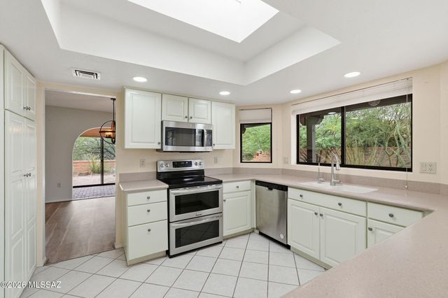 1072 W Camino Urbano, Green Valley, AZ 85622