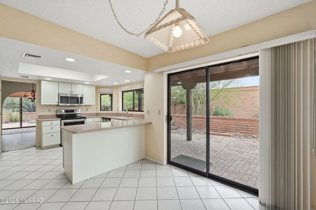 1072 W Camino Urbano, Green Valley, AZ 85622
