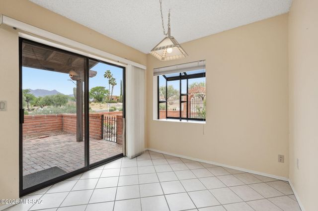 1072 W Camino Urbano, Green Valley, AZ 85622
