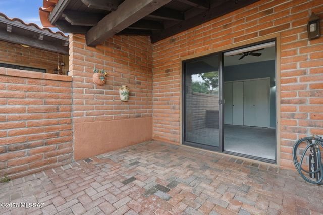 1072 W Camino Urbano, Green Valley, AZ 85622