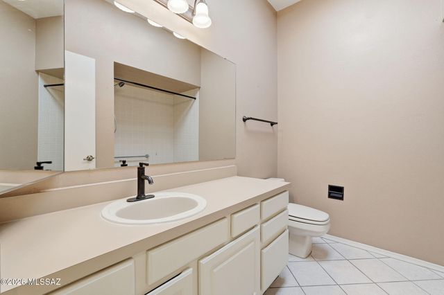 1072 W Camino Urbano, Green Valley, AZ 85622