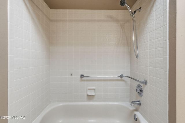 1072 W Camino Urbano, Green Valley, AZ 85622