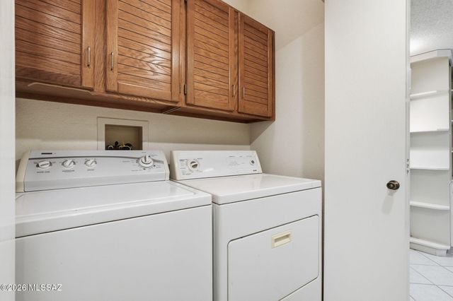 1072 W Camino Urbano, Green Valley, AZ 85622
