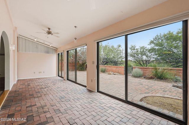 1072 W Camino Urbano, Green Valley, AZ 85622