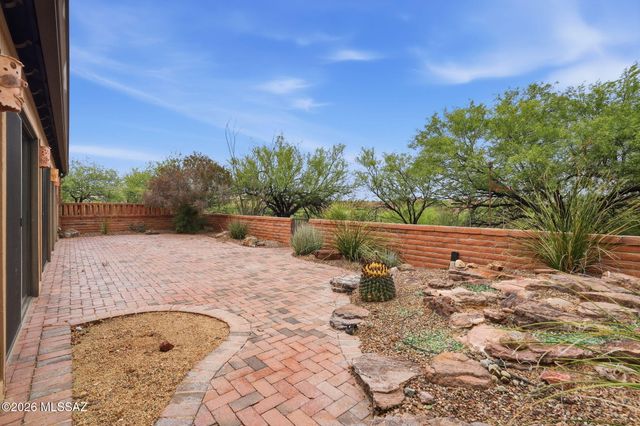 1072 W Camino Urbano, Green Valley, AZ 85622