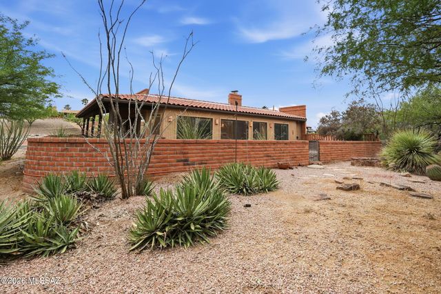 1072 W Camino Urbano, Green Valley, AZ 85622