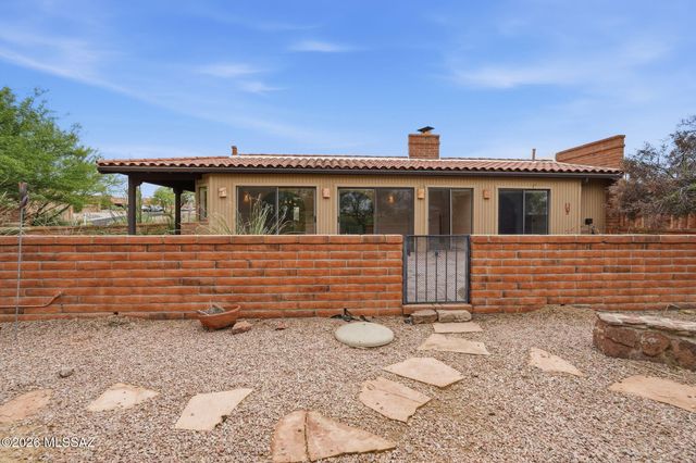 1072 W Camino Urbano, Green Valley, AZ 85622