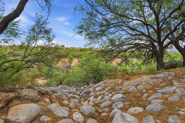 1072 W Camino Urbano, Green Valley, AZ 85622